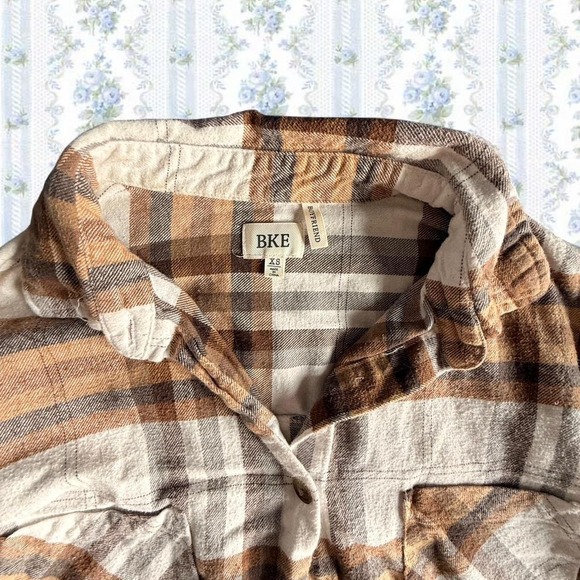 BKE Women's XS Tan and brown plaid boyfriend flannel shirt - Picture 2 of 3